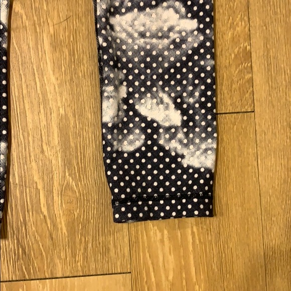 Lululemon Workout Crops - Picture 3 of 6